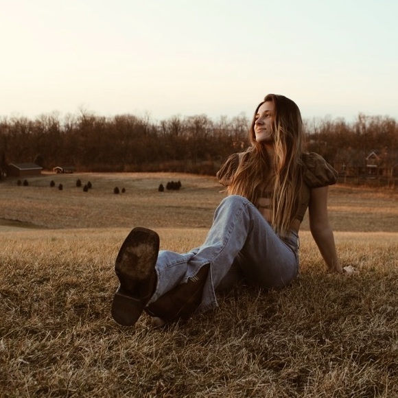 Meet your Posher, Devin - Picture 1 of 1